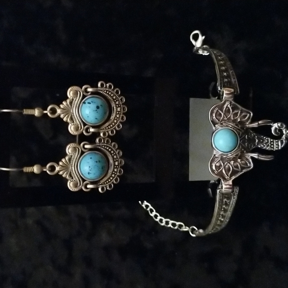 -🌸Gorgeous set of Tibetan Silver and turquoise elephant bracelet & earrings - Picture 5 of 8